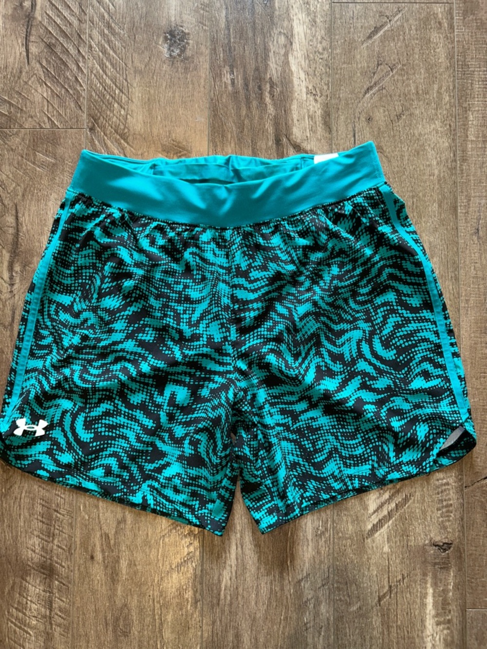 UNDER ARMOUR MENS 7" INSEAM SWIM TRUNKS FITTED SIZE LARGE